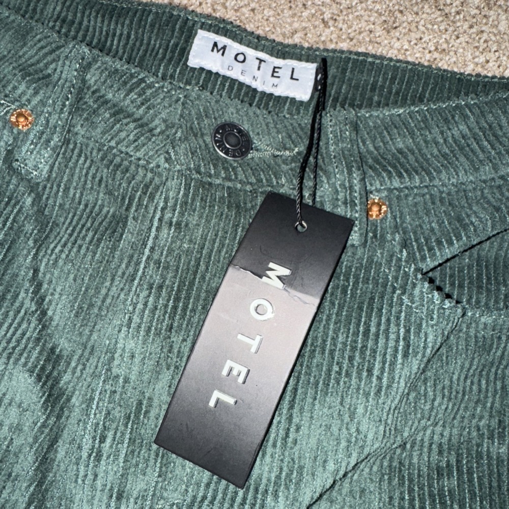 NWT Women's MOTEL BOOTLEG JEANS IN CORD FOREST GREEN Corduroy SM 44 33 L Inseam - Picture 2 of 6